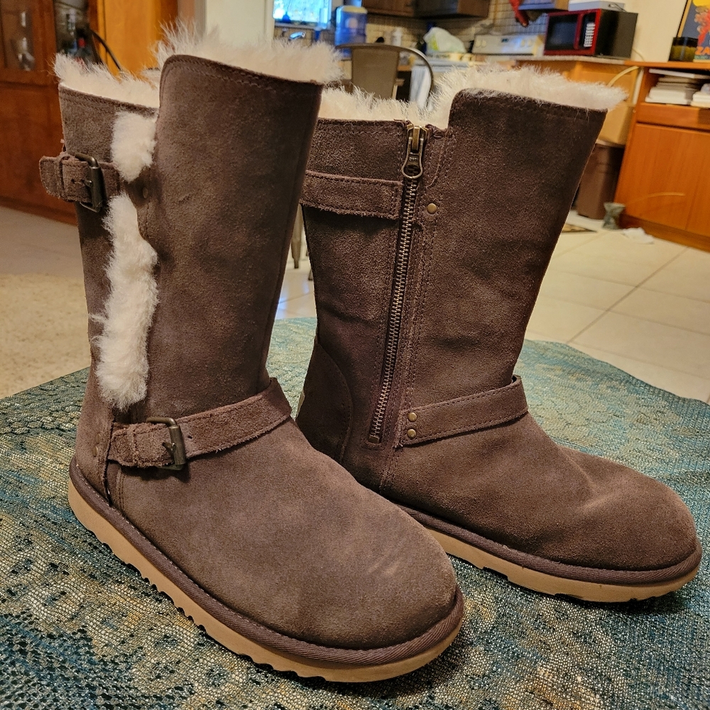 UGG Boots size 6, light brown, buckle